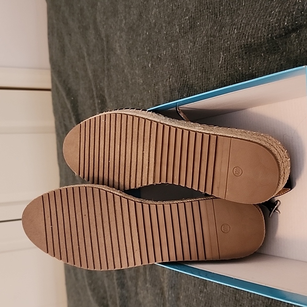 Sandals - Picture 3 of 4